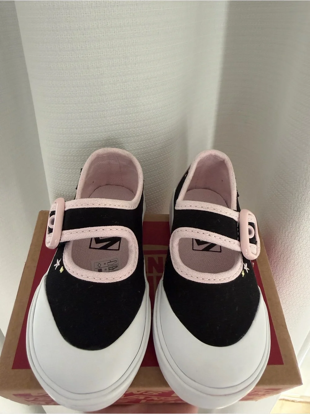 Vans Kids Mary Jane Slip-On in Black & Light Pink
